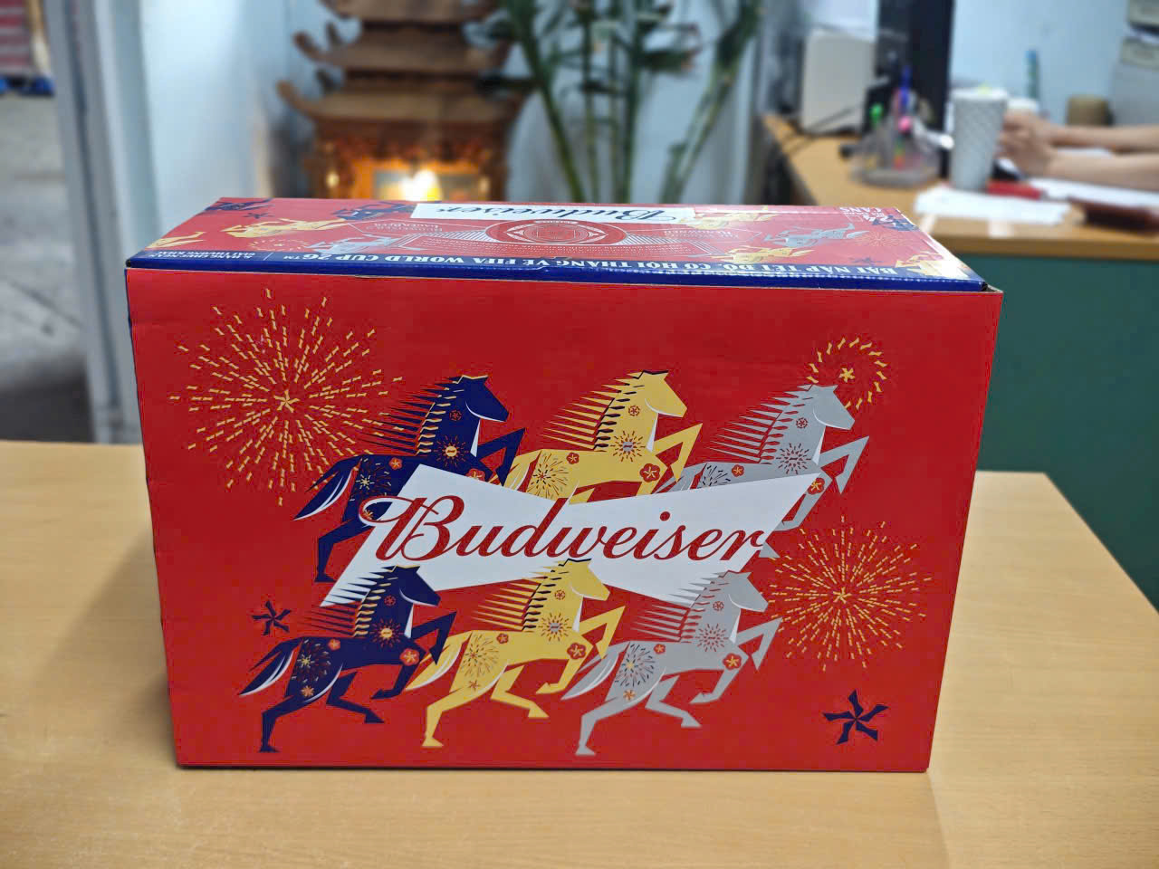 Bia BUDWEISER bia tết lon 330ml bao bì trúng thưởng - Thùng 24 lon x 330ml