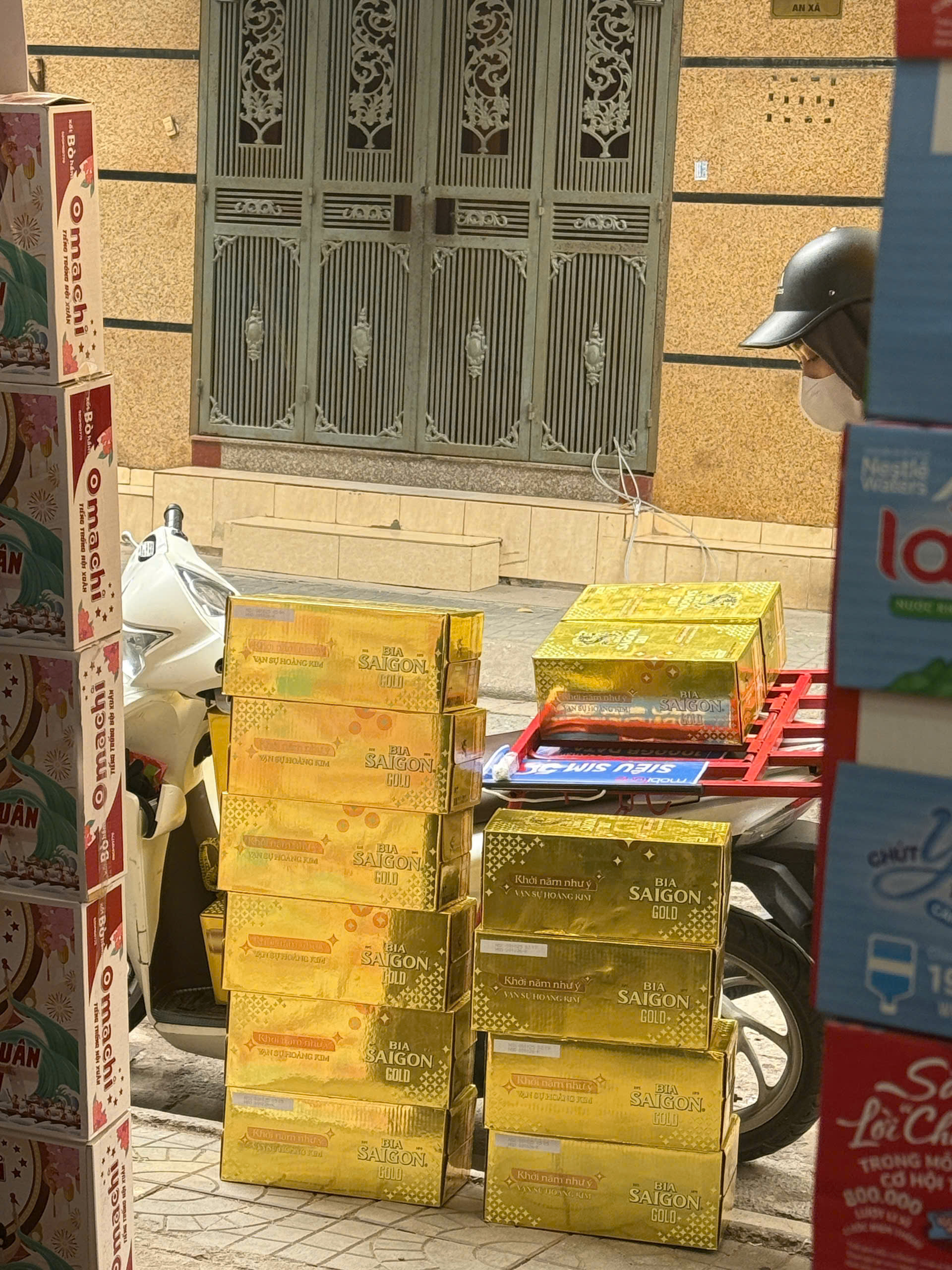 bia sài gòn lon màu vàng 330 ml -18 lon